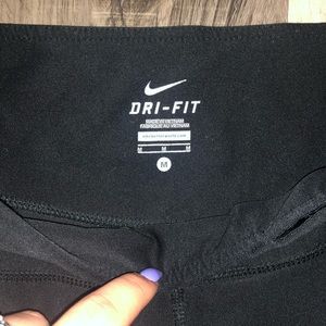 Cropped Nike leggings // size M